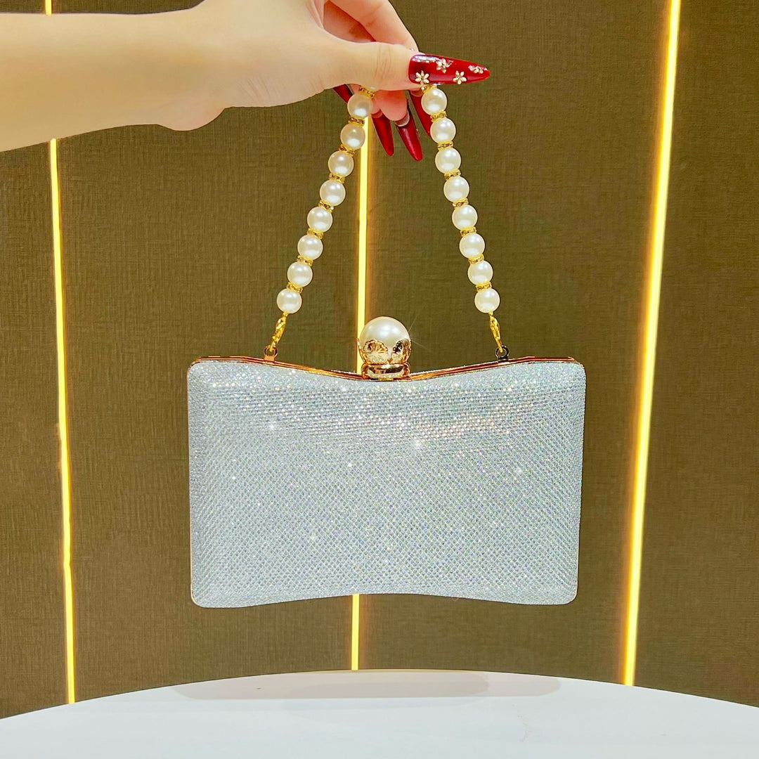 strass-verzierte Abendtasche