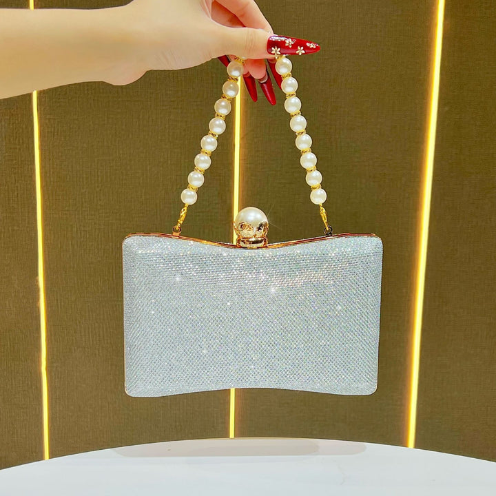strass-verzierte Abendtasche