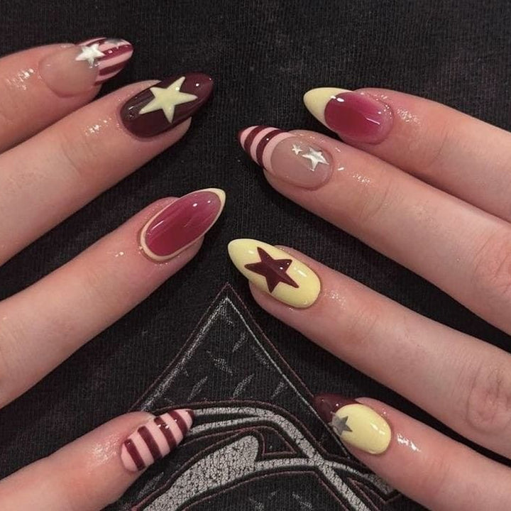 Kreative Nagelkunst mit Sternen-Design Karnz