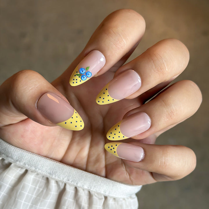 Dekoratives Press-On Nagelkunst Set Karnz