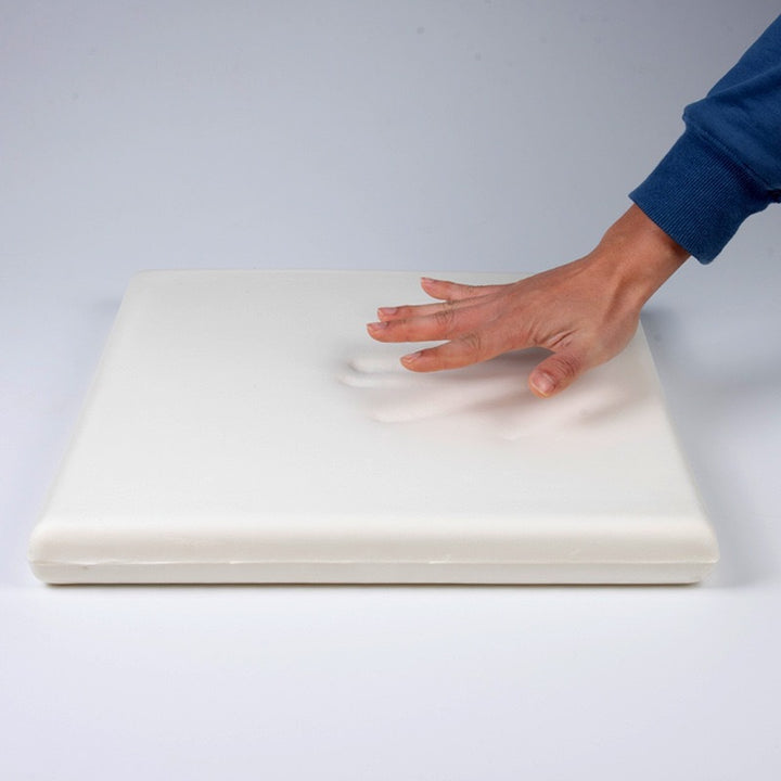 Komfortables Stuhlkissen mit geometrischem Design