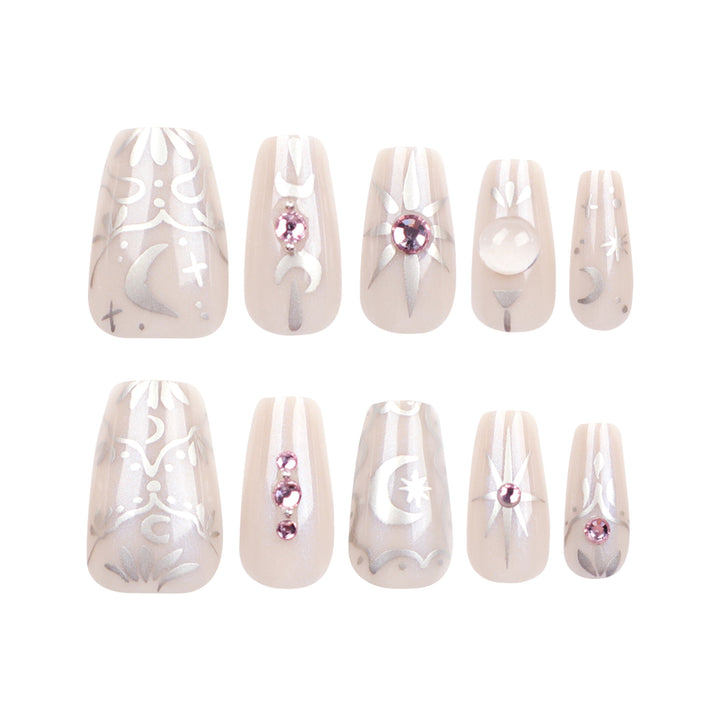 Künstliche Nagelkunst mit eleganten Strass- und Glitzereffekten Karnz