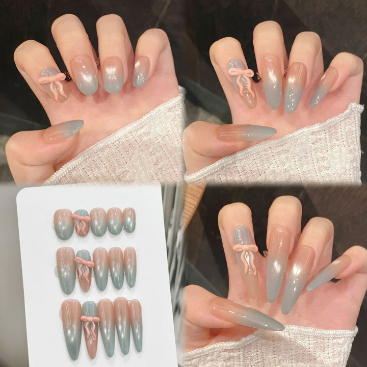 Eleganter Press-On Nagel Set mit dekorativen Elementen