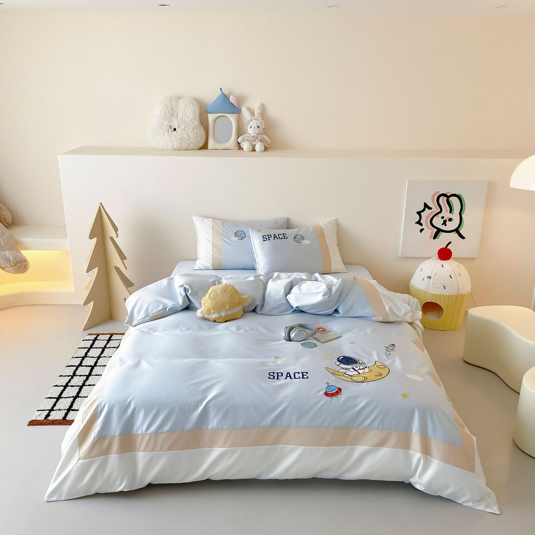 Satinähnliches Kinder-Bettwäsche-Set mit gestickten Hasenmotiven