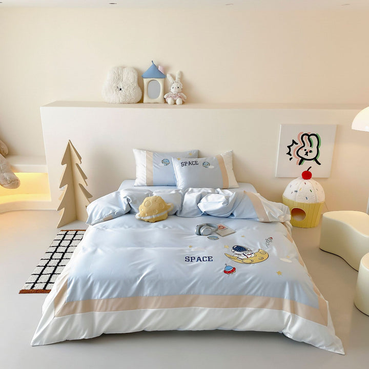 Satinähnliches Kinder-Bettwäsche-Set mit gestickten Hasenmotiven