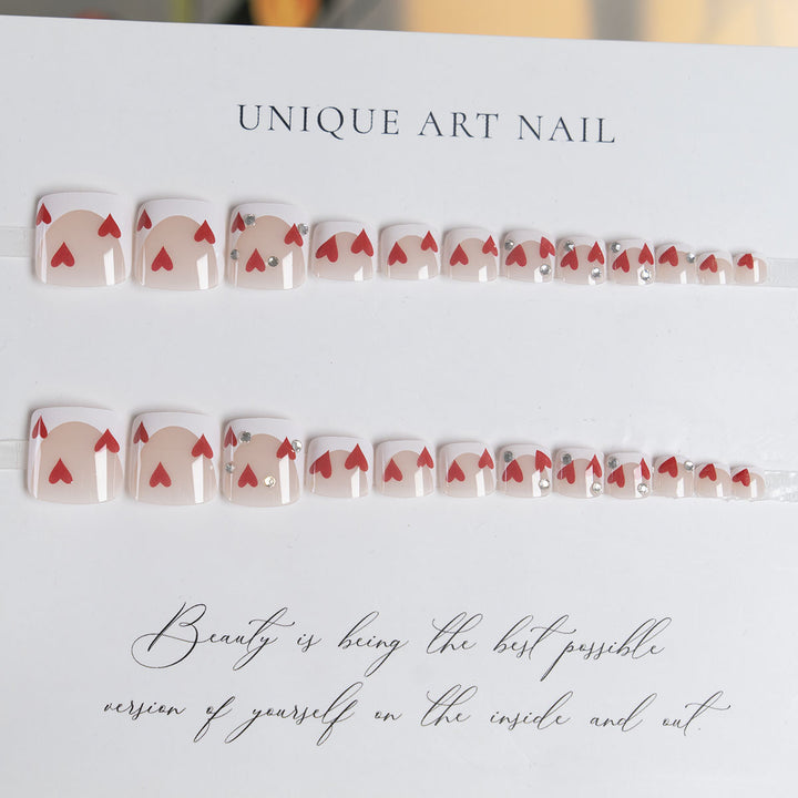 Herz-verziertes Press-On Nagelkunst