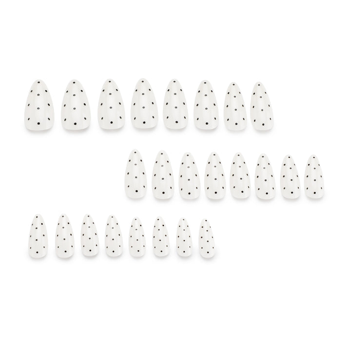 Kunstvolle Nagelverlängerungen mit Polka-Dots Karnz