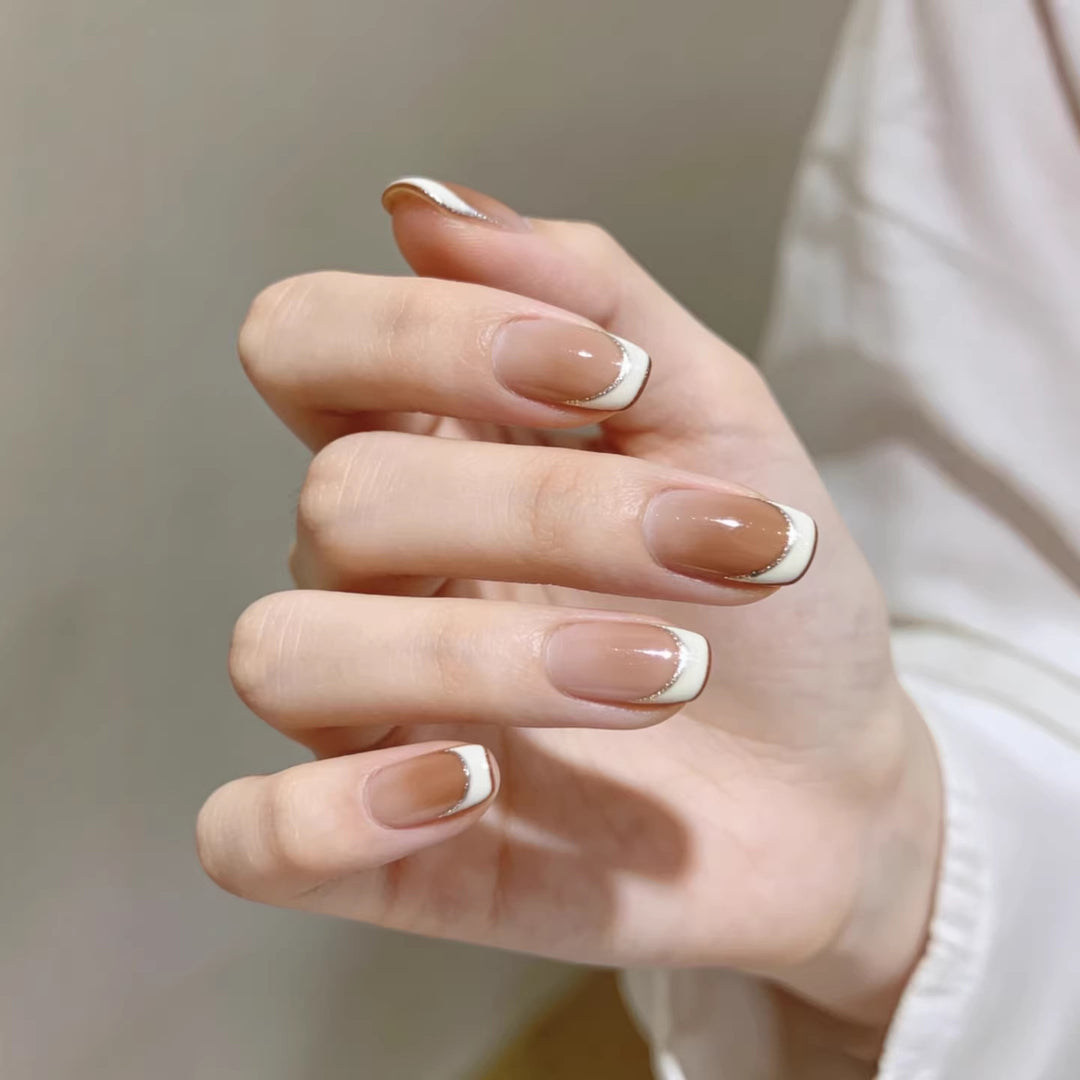Französisches Tipp-Nageldesign