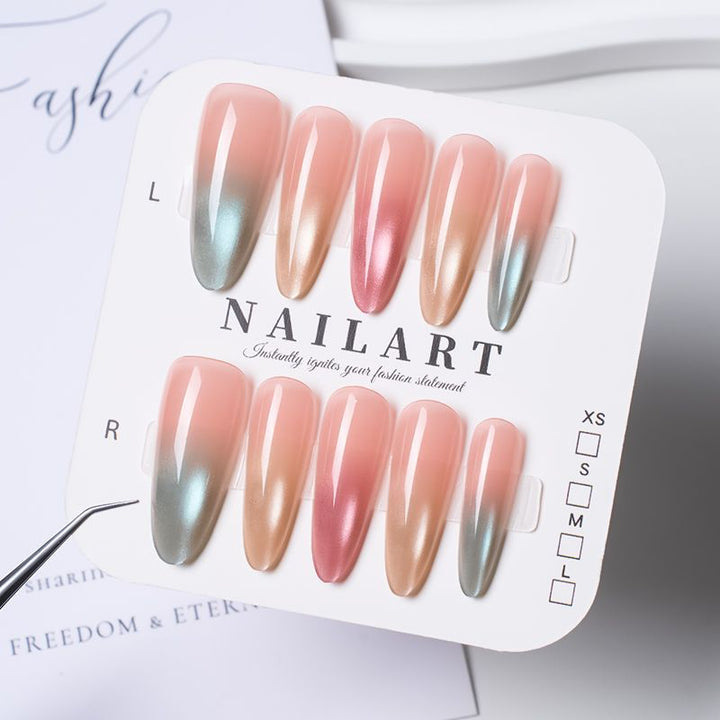 Kunstnägel mit Elegantem Ombre-Effekt und Glitzerakzenten Karnz