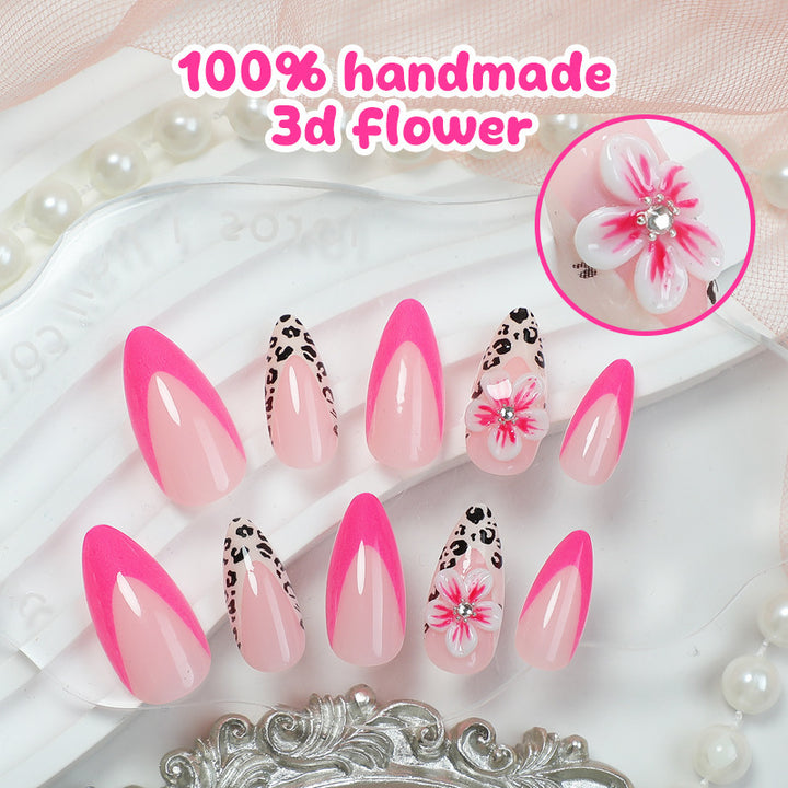 Kreatives Kunstnagelset mit floralem Leopardendesign Karnz