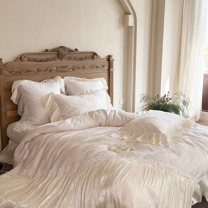 Luxuriöses Satin-Jacquard-Bettwäscheset mit Plissee-Bettrock und feiner Spitzenbordüre