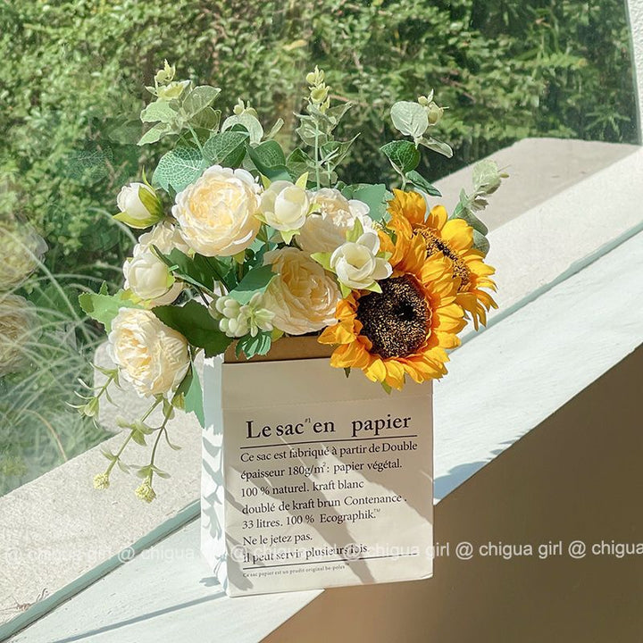 Lebensechte Blumenarrangements