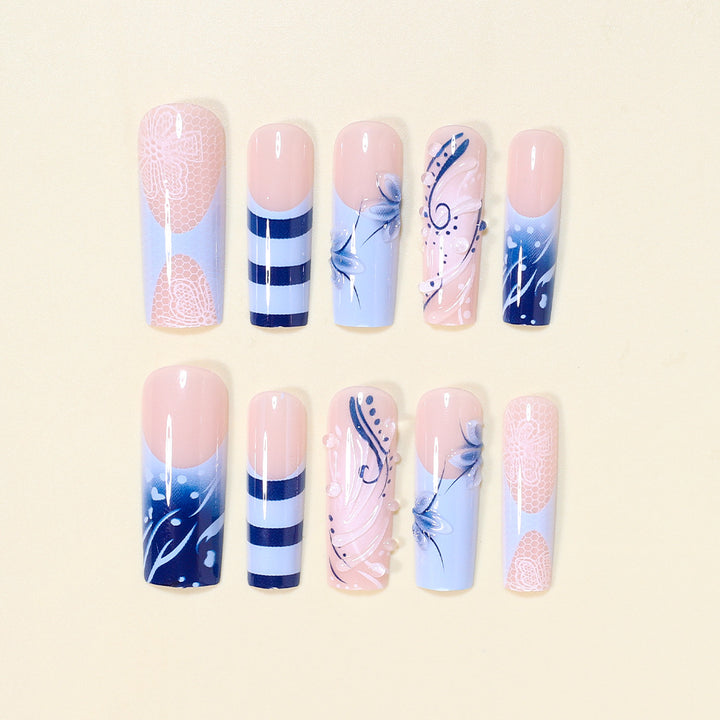Künstlerisches Nageldesign-Set mit von Ozean inspirierten Akzenten Karnz