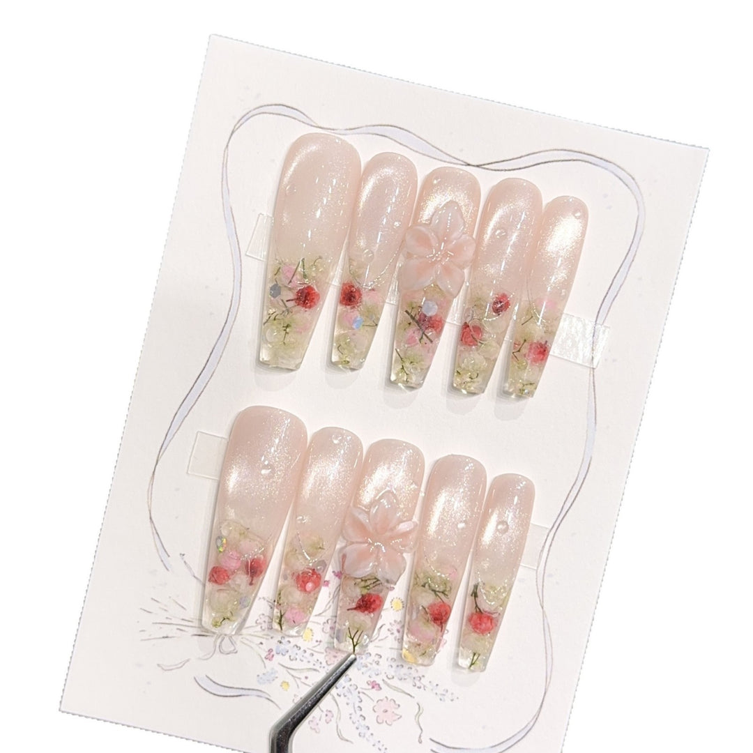 Künstliche Nagelspitzen mit Floralen Details Karnz