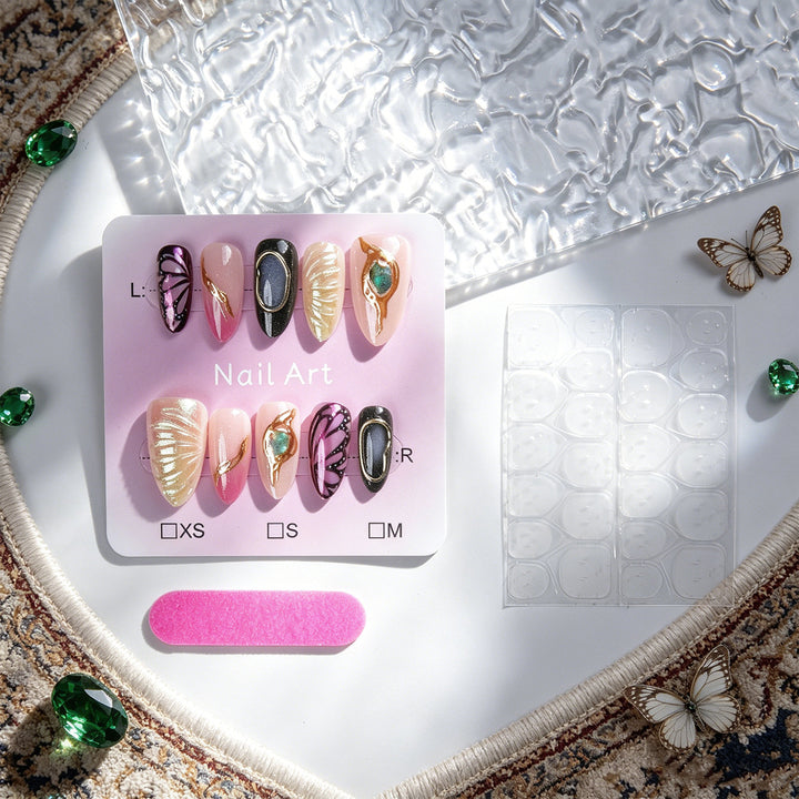 Glamouröse Kunstnägel-Set mit filigranen Designs Karnz