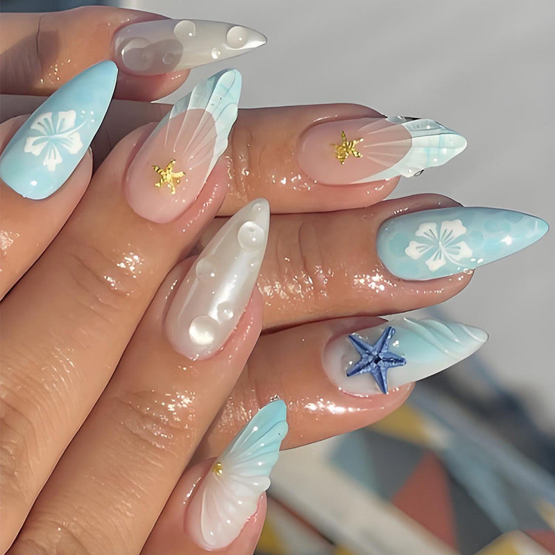Kunstnagelset mit gruseligen Clown-Motiven und extravaganten Akzenten Karnz