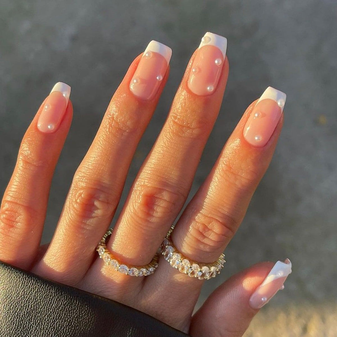 Elegantes Press-On-Nagelkunstset mit Perlen- und französischen Spitzenakzenten Karnz