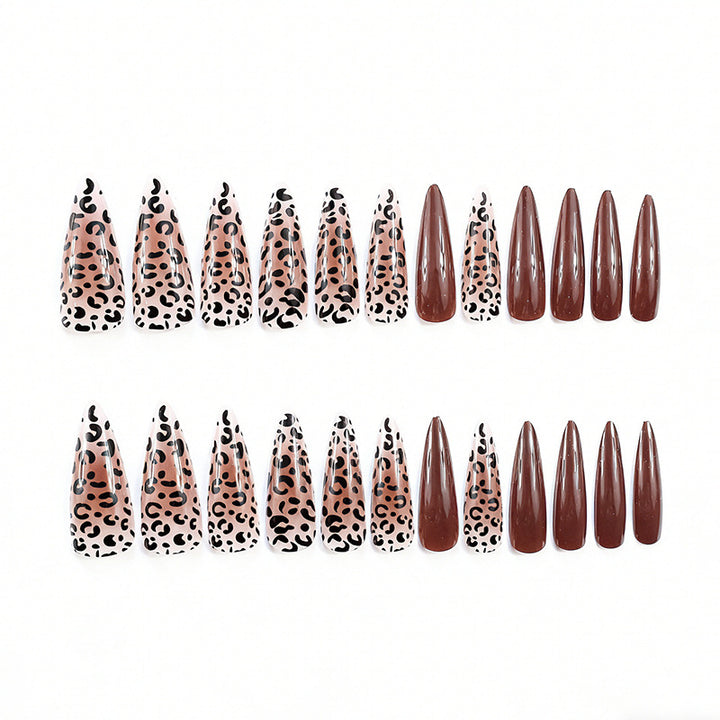 Künstlerische Stiletto-Nagelerweiterungen mit Leopardenmuster Karnz
