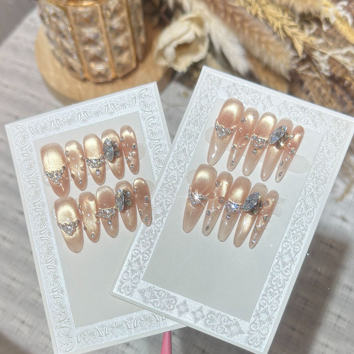 Elegantes Stiletto-Nagelkunst-Set mit Strass- und Glitzerdetails Karnz