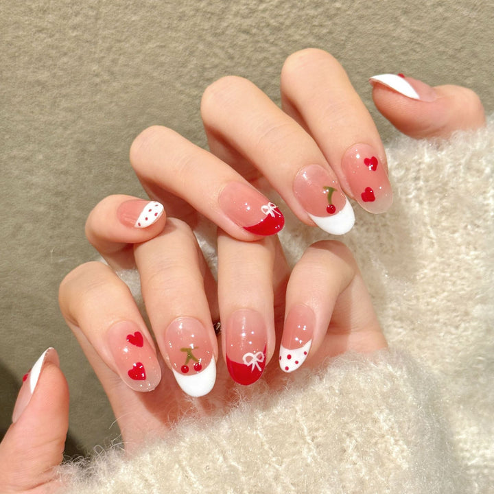Dekoratives Press-On Nagelkunst-Set mit Kirsch- und Herzdesigns