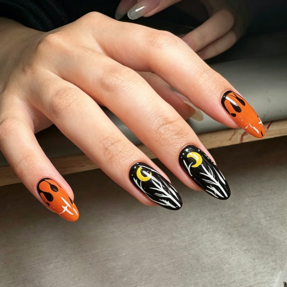 Kunstnägel mit Kreativem Halloween-Design Karnz