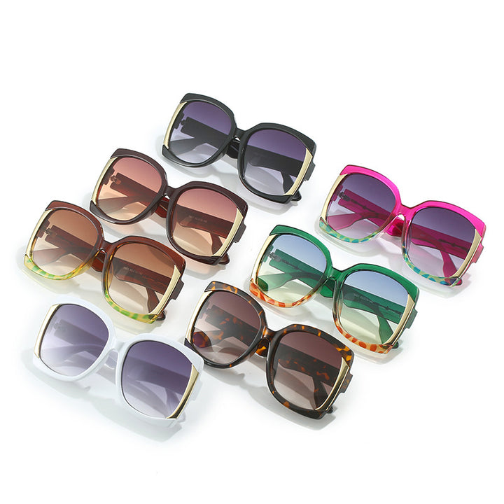Übergroße Schildpatt-Sonnenbrille mit goldenen Akzenten Karnz