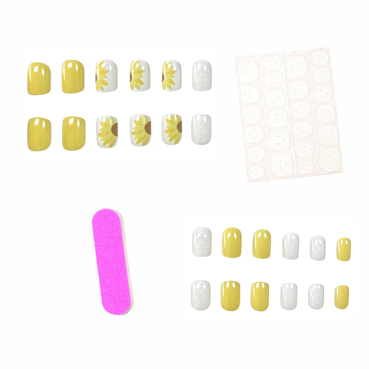 Kreatives florales Nagelkunst-Design Karnz