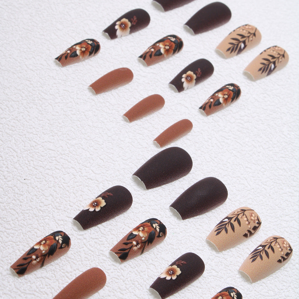 Elegante florale matte Press-On Nägel Karnz