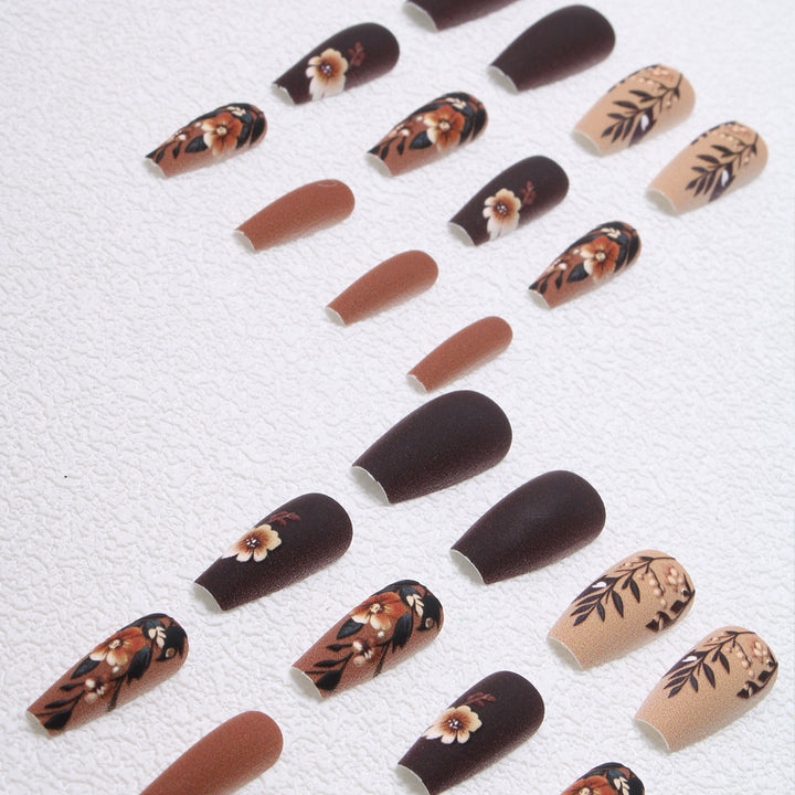 Elegante florale matte Press-On Nägel Karnz