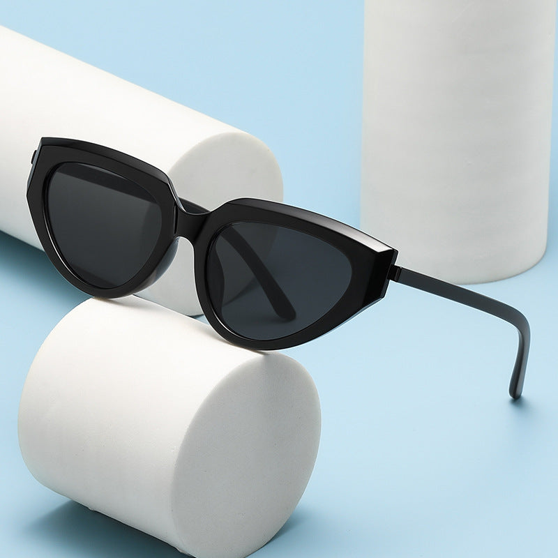 Damen stylische Cat-Eye Sunglasses mit strapazierfähigem Kunststoffrahmen Karnz