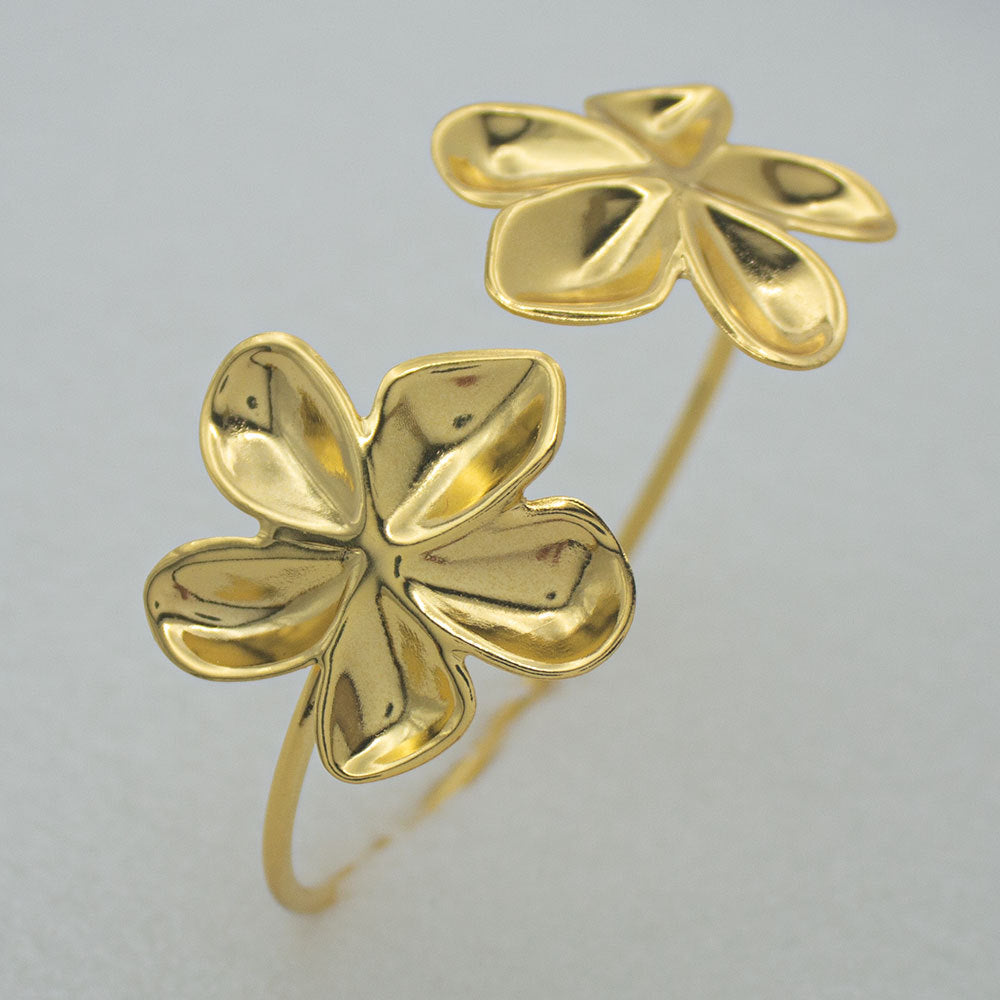 Elegante Blumen Armreif Karnz