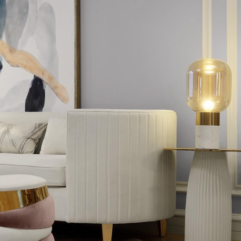 Zeitgenössische Glas Tischlampe mit metallischer Basis