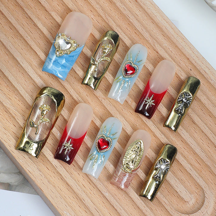 Kunstnagelset mit Kirschmotiv und funkelnden Strasssteinen Karnz