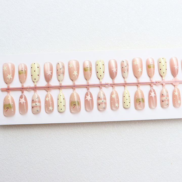 Dekoratives Press-On-Nagelset mit Stern- und Punktdesign Karnz