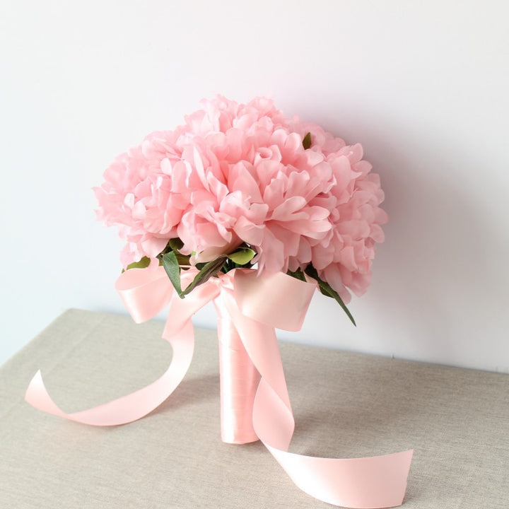 Lebensechter Blumenstrauß mit Seidenblumen