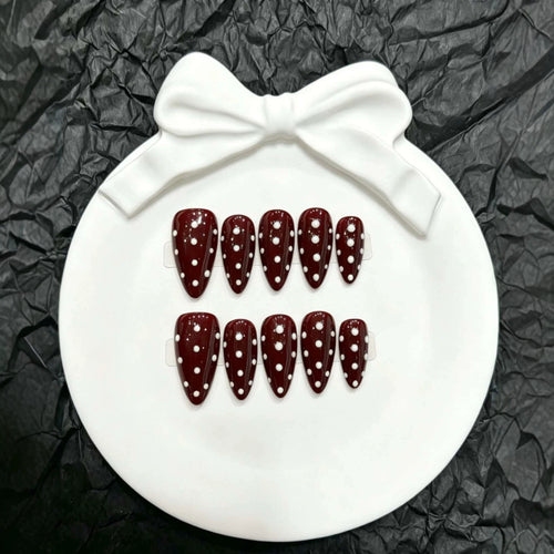 Stylisches Polka-Dot Press-On-Nagelset
