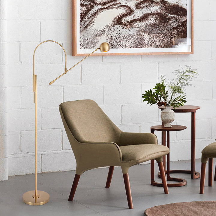 Minimalistische verstellbare Stehlampe mit goldener Oberflächenbehandlung