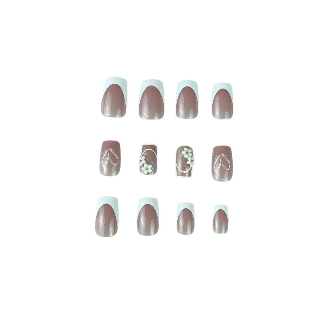Dekoratives Aufklebe-Nageldesign Karnz
