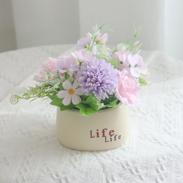 Dekorative Blumenarrangement für Tischdekoration