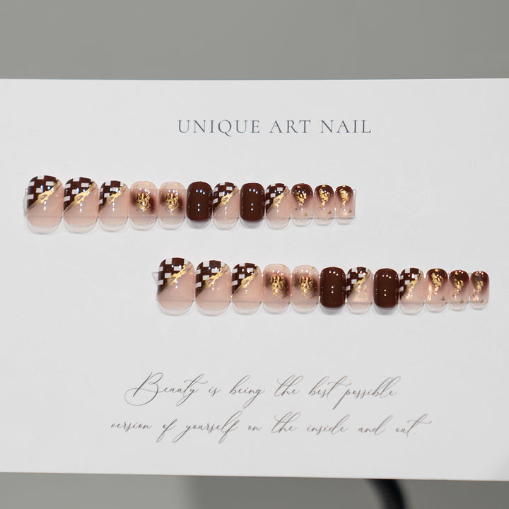 Elegantes Künstlerisches Aufkleben von Nagelset