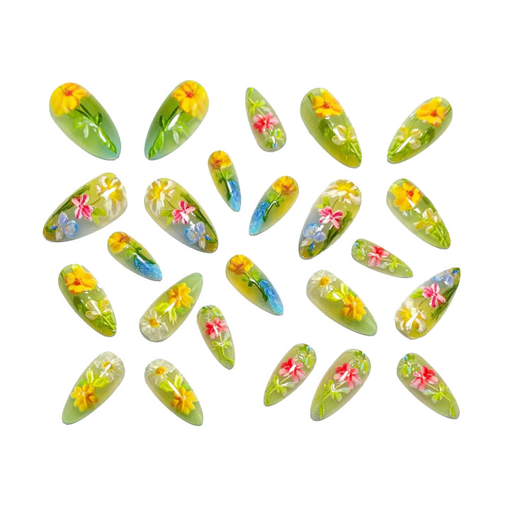 Kunstnagel mit Fröhlichen Floralem Design Karnz