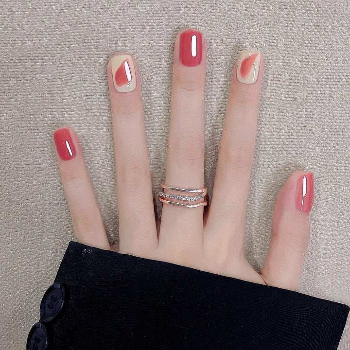 Dekorativer Press-On Nagelset mit künstlerischem Finish