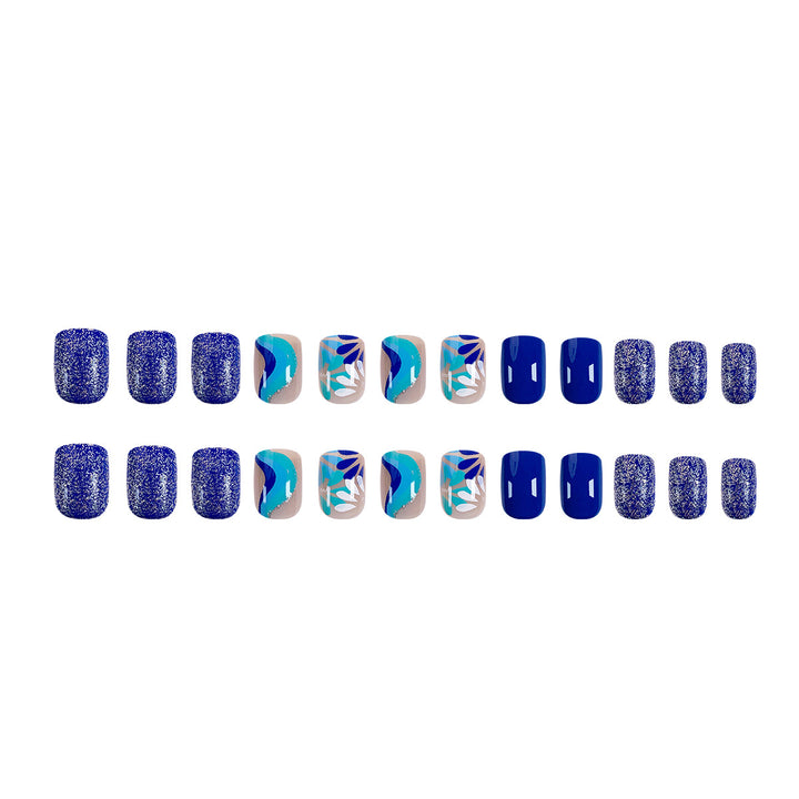 Kunstvolle Nageldesign mit floralen und geometrischen Mustern Karnz