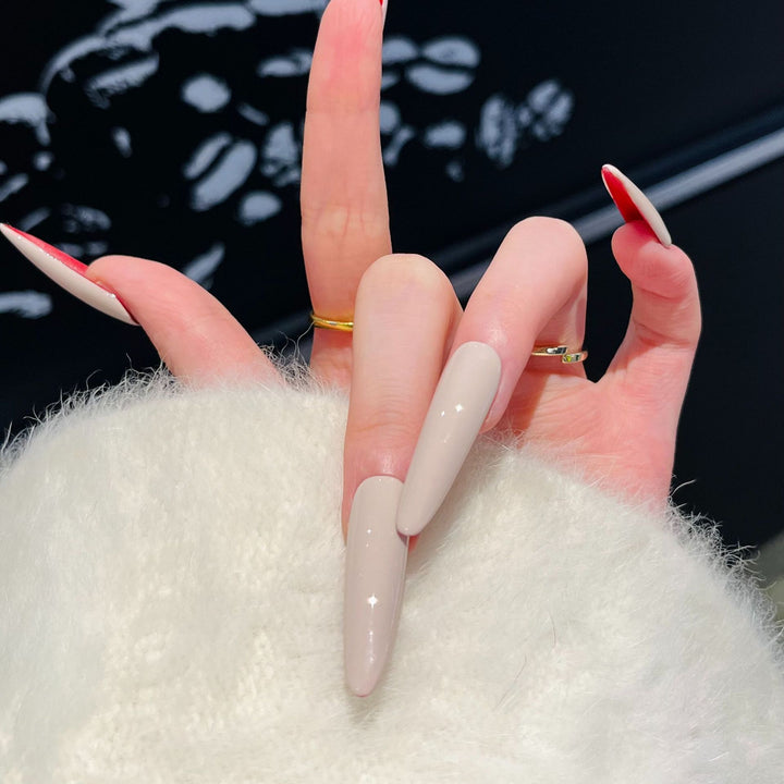 Stiletto Press-On Nagelkunstset mit eleganten French Tips Karnz