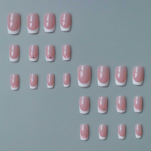 Elegantes French Tip Nagelkunstset mit zarten Schleifenakzenten