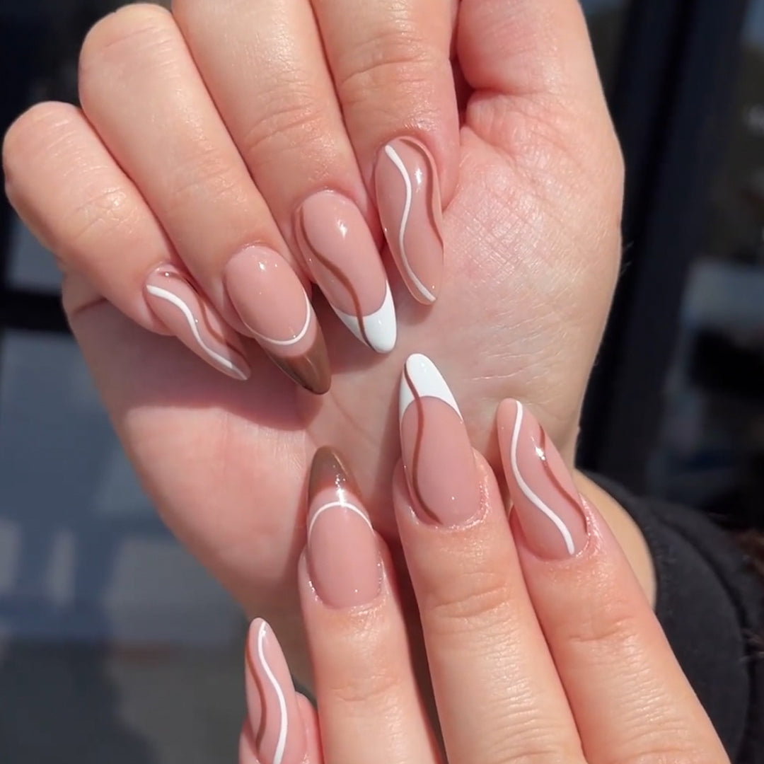 Elegante Wellen-Design Stiletto Nagelkunst Erweiterungen Karnz