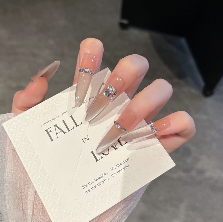 Künstlerische mit Strass besetzte Press-On Nagelverlängerungen Karnz