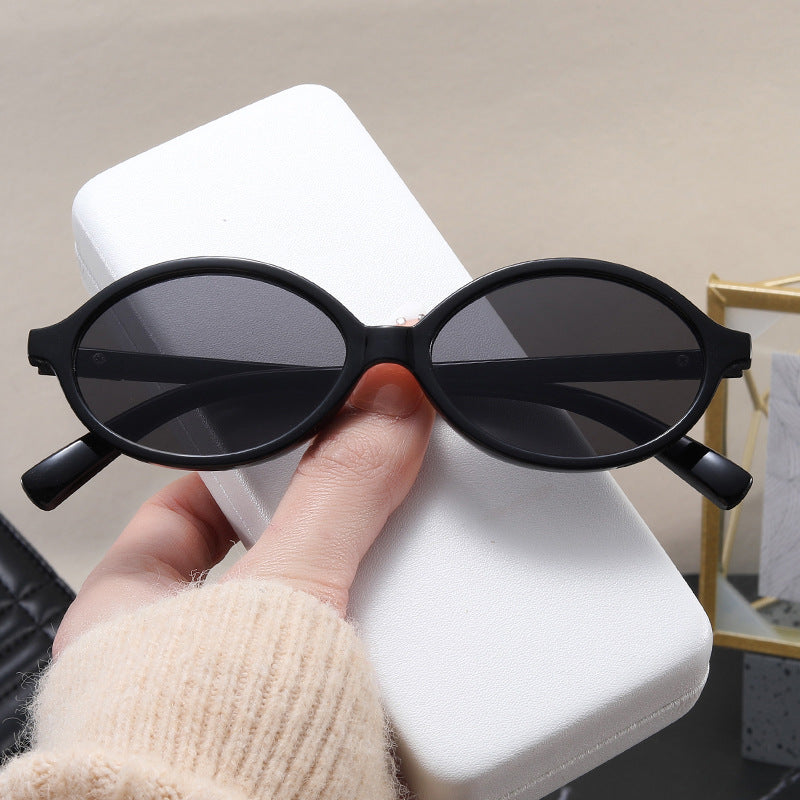 Damen modische Sonnenbrille mit ovalem Rahmen und goldenen Akzenten Karnz