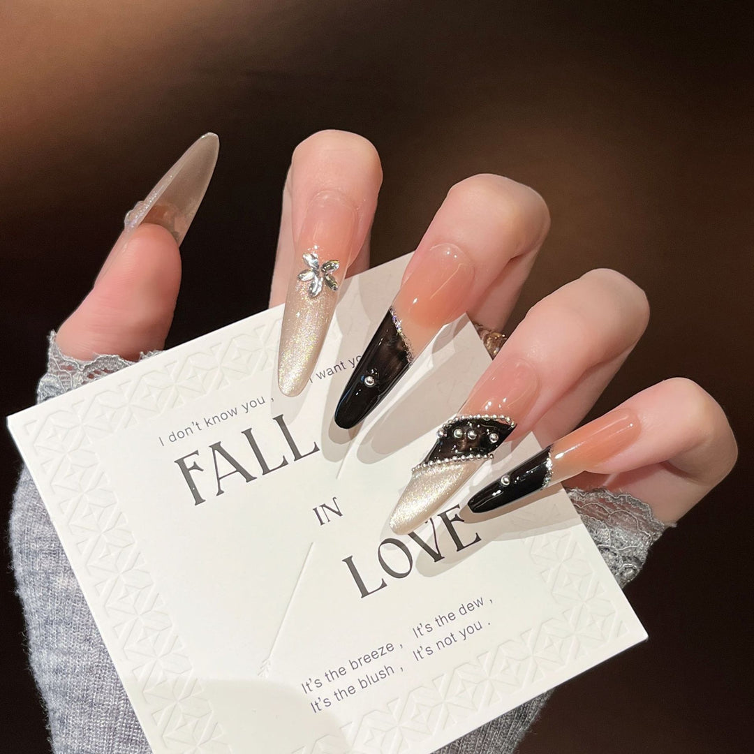 Elegante Stiletto Press-On Nagelverlängerungen Karnz