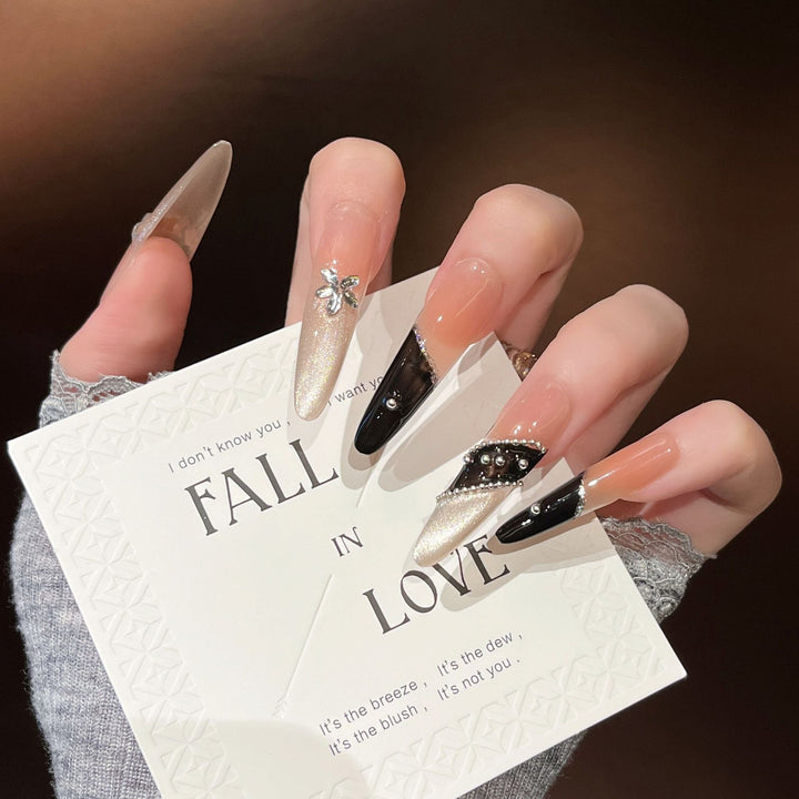 Elegante Stiletto Press-On Nagelverlängerungen Karnz